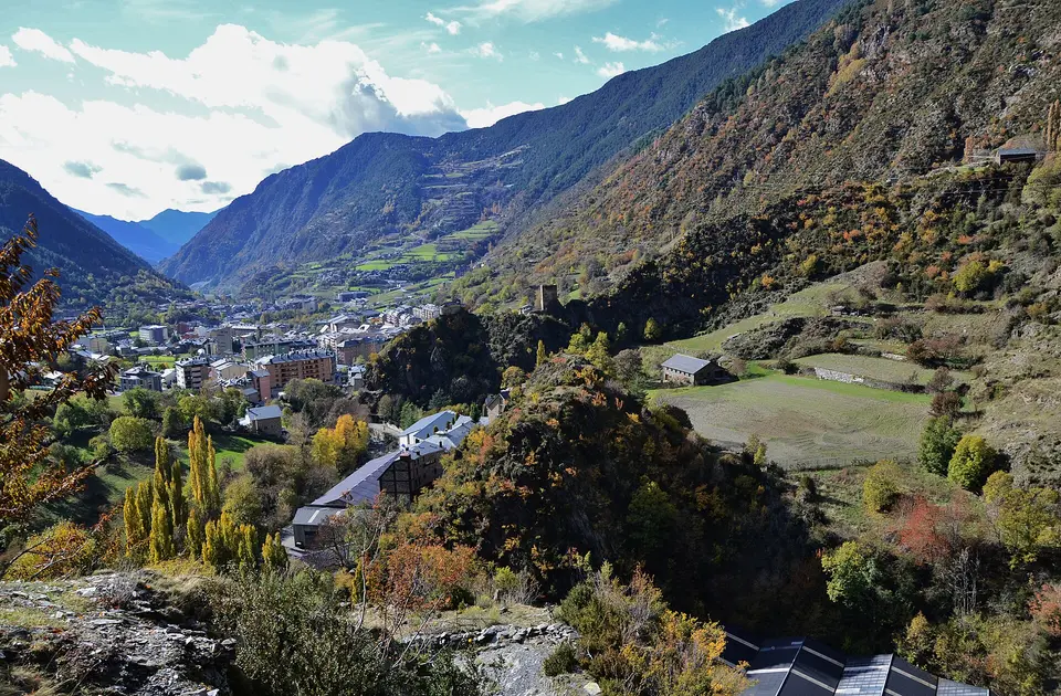 Horská krajina nad andorrským Encampem.