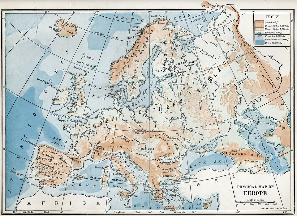 Historická fyzická mapa Evropy s vyznačeným reliéfem.