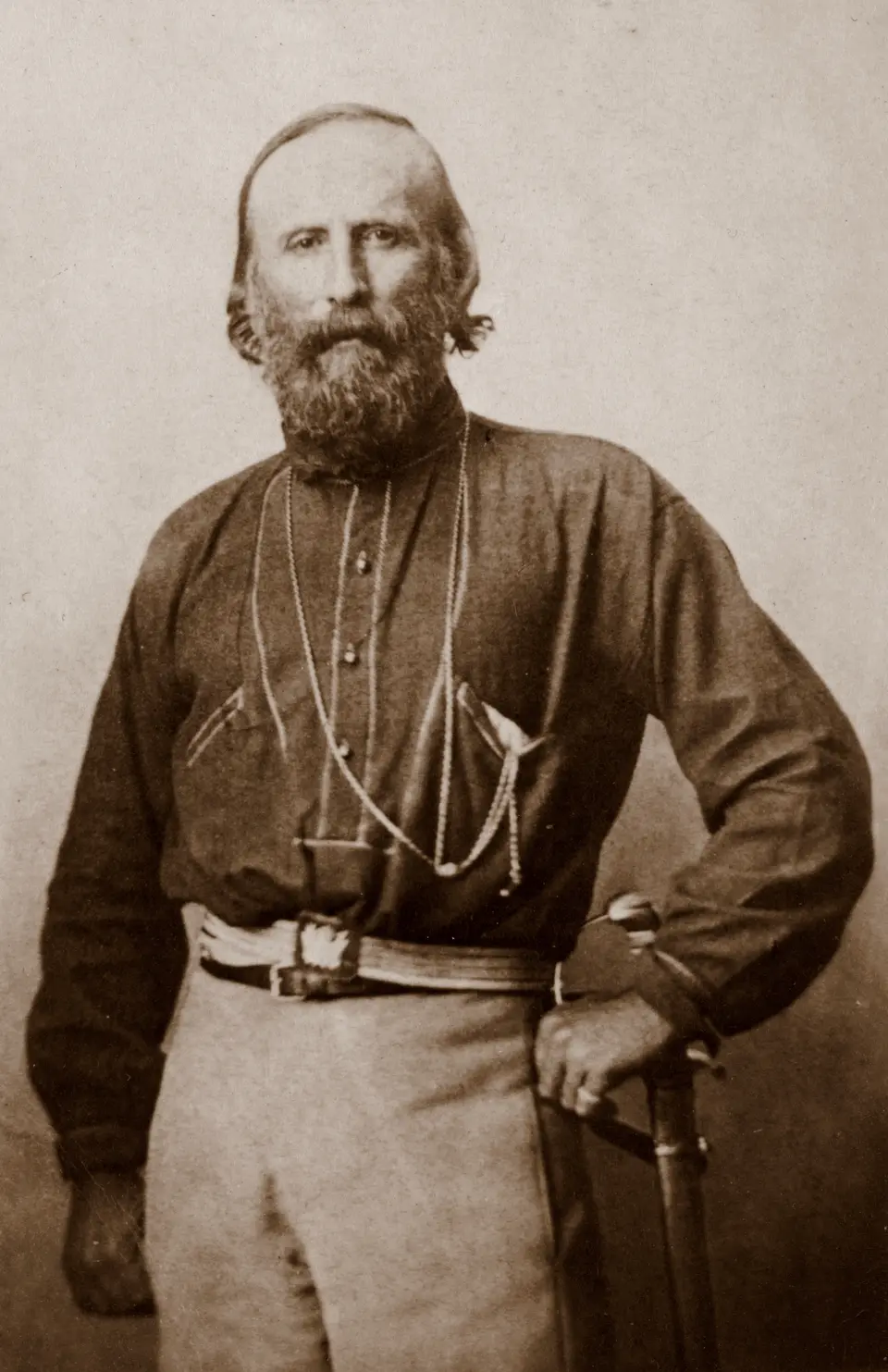 Dobový fotografický portrét Giuseppeho Garibaldiho.