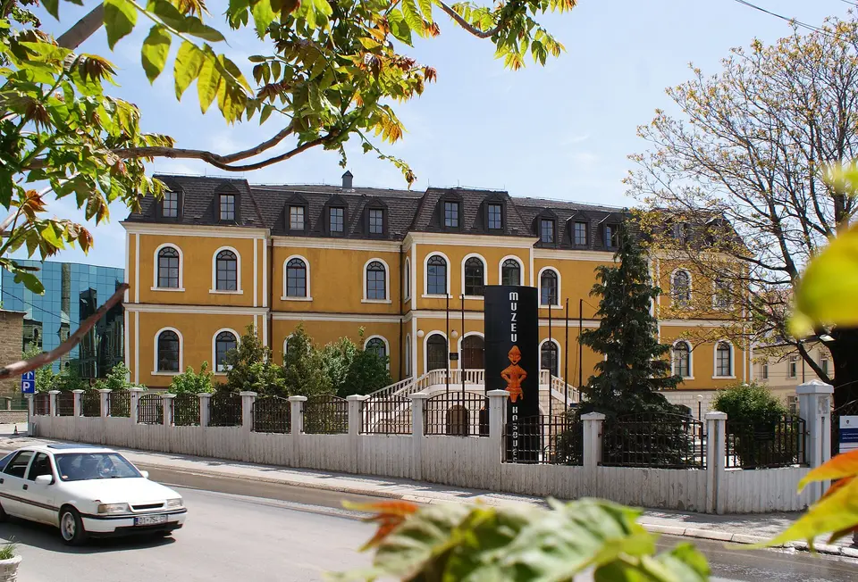 Historická budova kosovského muzea.