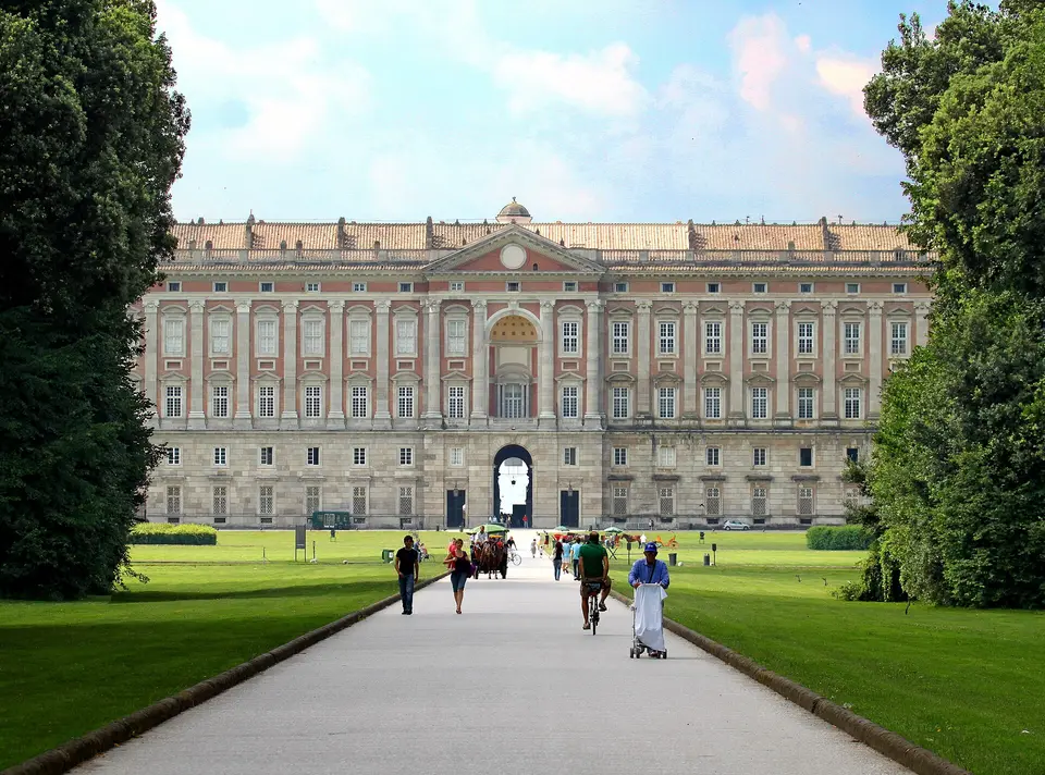 Monumentální architektura palácového areálu.