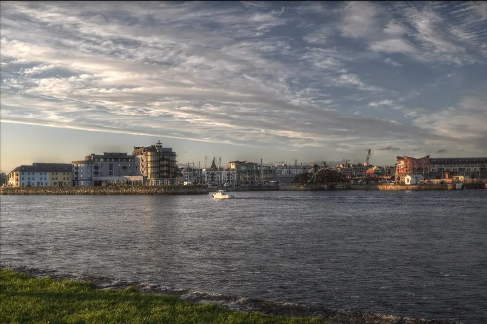 Městská krajina a historická zástavba Galway.