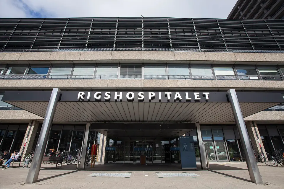 Vstup do nemocnice s označením Rigshospitalet.