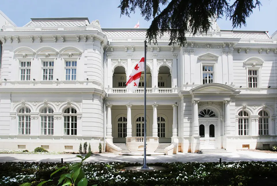 Průčelí reprezentativního městského paláce.